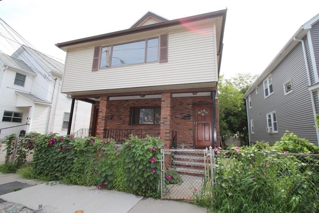 43 Chapman St, Watertown, Massachusetts, 2 Bedrooms Bedrooms, 4 Rooms Rooms,1 BathroomBathrooms,Residential Lease,For Rent,Chapman St,73530609