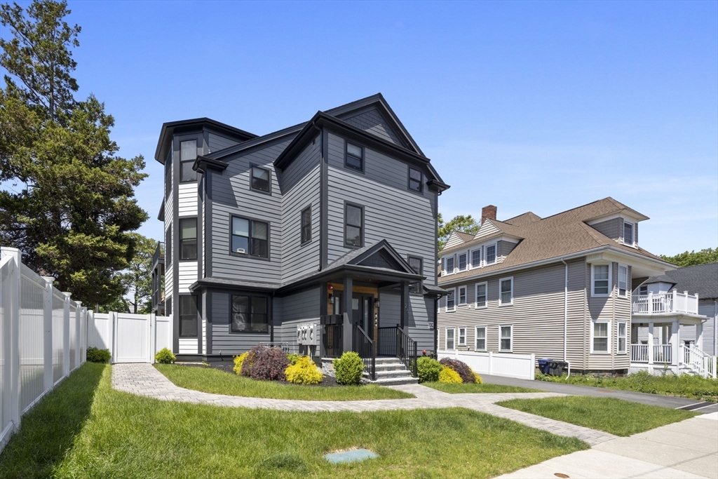 25 Bentley, Boston, Massachusetts, 3 Bedrooms Bedrooms, 8 Rooms Rooms,2 BathroomsBathrooms,Residential,For Sale,Bentley,73530427