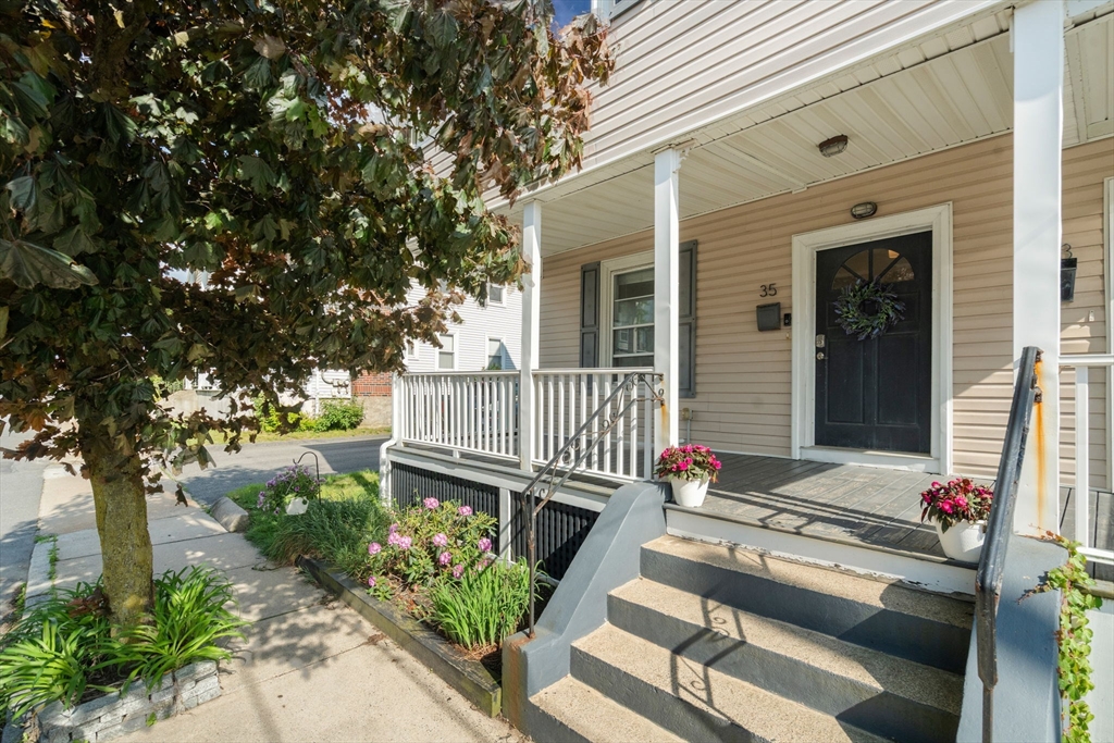 35 Perkins St, Winthrop, Massachusetts, 2 Bedrooms Bedrooms, 5 Rooms Rooms,2 BathroomsBathrooms,Residential Lease,For Rent,Perkins St,73530478