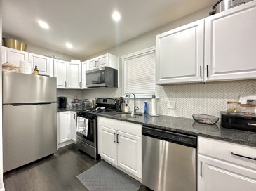 249 Everett St, Boston, Massachusetts, 2 Bedrooms Bedrooms, 3 Rooms Rooms,1 BathroomBathrooms,Residential Lease,For Rent,Everett St,73530499