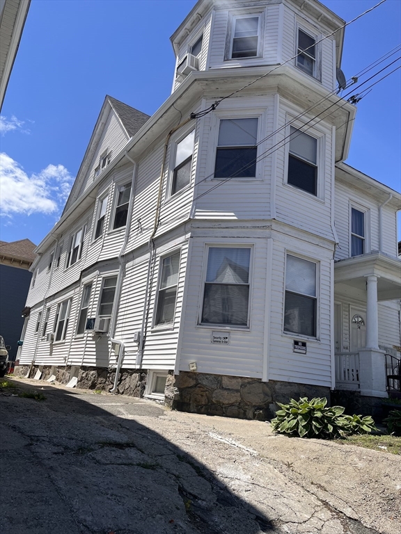 32 Avon, Lawrence, Massachusetts, 1 Bedroom Bedrooms, 3 Rooms Rooms,1 BathroomBathrooms,Residential Lease,For Rent,Avon,73530736