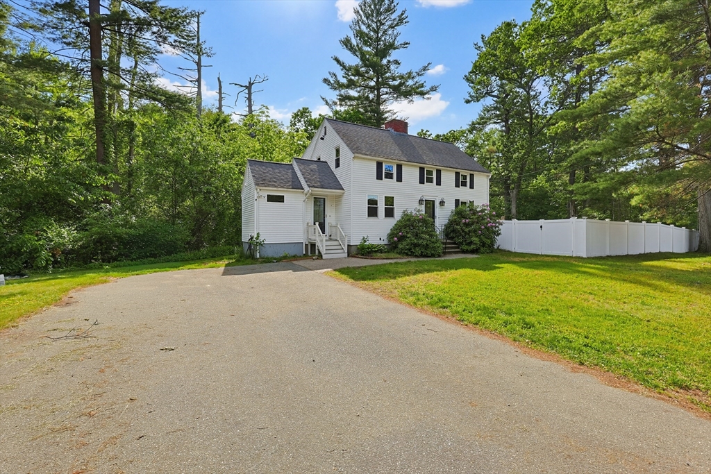 12 Illinois Rd, Tewksbury, Massachusetts, 3 Bedrooms Bedrooms, 7 Rooms Rooms,1.5 BathroomsBathrooms,Residential,For Sale,Illinois Rd,73530664