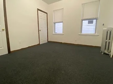 10 Parker Hill Av, Boston, Massachusetts, 5 Bedrooms Bedrooms, 8 Rooms Rooms,1 BathroomBathrooms,Residential Lease,For Rent,Parker Hill Av,73530674