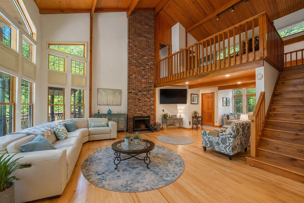 112 Elm St, Auburn, Massachusetts, 4 Bedrooms Bedrooms, 8 Rooms Rooms,3 BathroomsBathrooms,Residential,For Sale,Elm St,73529211