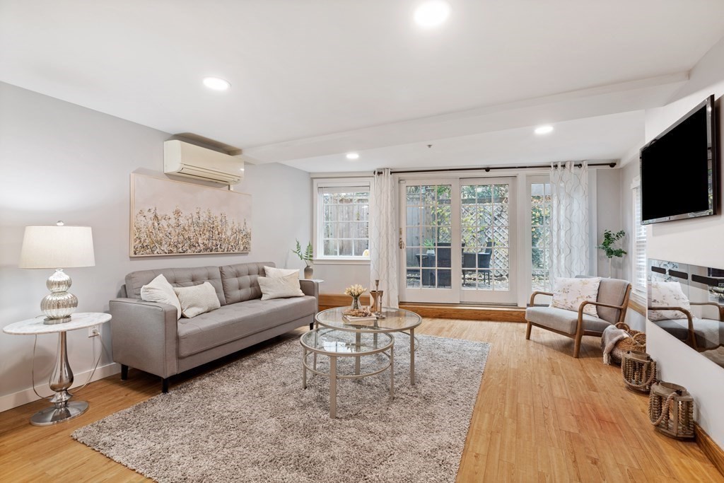 3 Mount Vernon Sq, Boston, Massachusetts, 1 Bedroom Bedrooms, 4 Rooms Rooms,1 BathroomBathrooms,Residential Lease,For Rent,Mount Vernon Sq,73530746