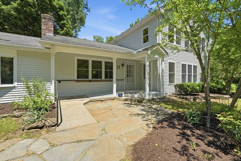 28 Hulst Rd, Amherst, Massachusetts, 4 Bedrooms Bedrooms, 6 Rooms Rooms,3.5 BathroomsBathrooms,Residential,For Sale,Hulst Rd,73530483