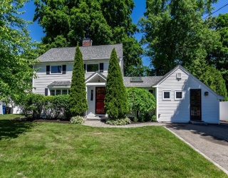74 Rose Hill Way, Waltham, Massachusetts, 3 Bedrooms Bedrooms, 8 Rooms Rooms,2 BathroomsBathrooms,Residential,For Sale,Rose Hill Way,73530749