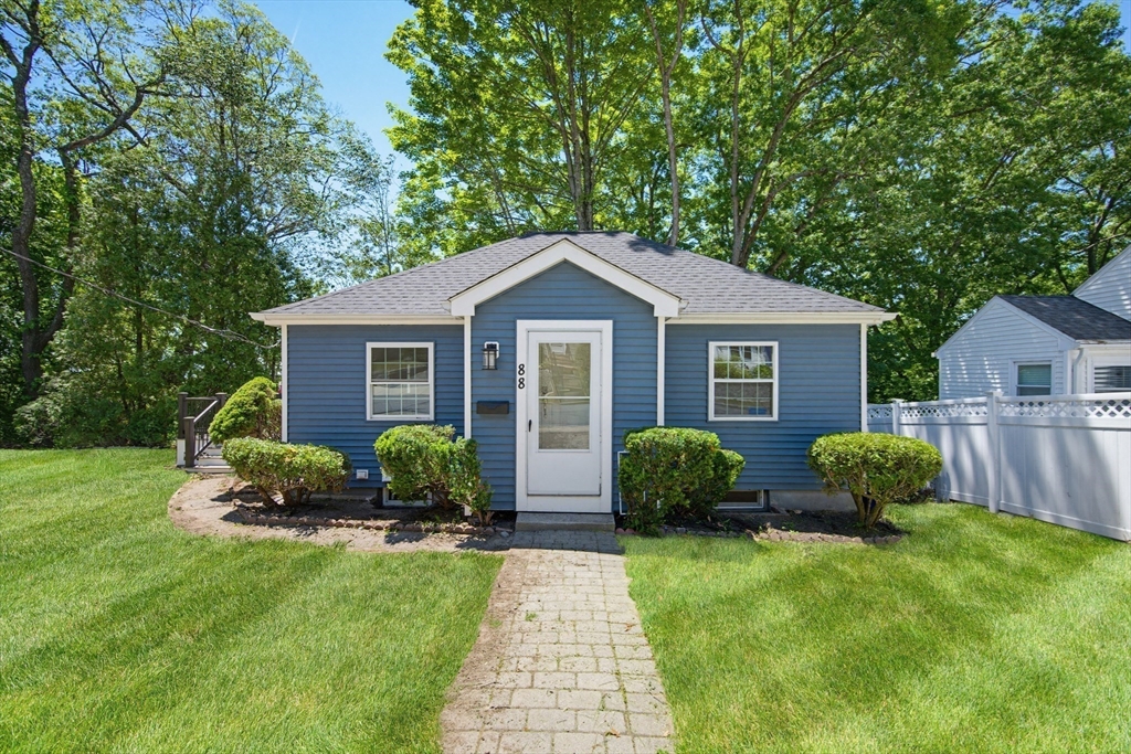 88 Deforest St, Boston, Massachusetts, 2 Bedrooms Bedrooms, 7 Rooms Rooms,1 BathroomBathrooms,Residential Lease,For Rent,Deforest St,73530772
