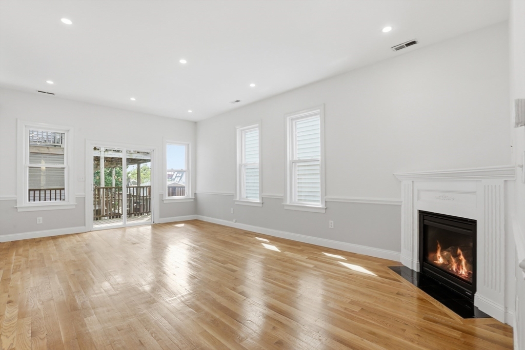 357 West Fourth St, Boston, Massachusetts, 2 Bedrooms Bedrooms, 4 Rooms Rooms,1 BathroomBathrooms,Residential,For Sale,West Fourth St,73530632
