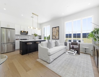4471 Washtington St, Boston, Massachusetts, 1 Bedroom Bedrooms, 3 Rooms Rooms,1 BathroomBathrooms,Residential,For Sale,Washtington St,73530273