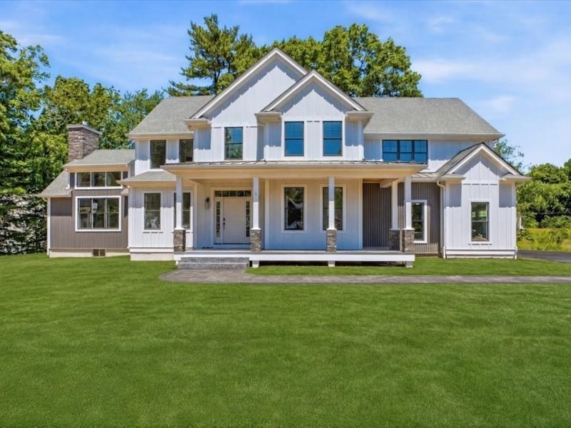 5 Sapphire Circle, Canton, Massachusetts, 5 Bedrooms Bedrooms, 9 Rooms Rooms,4 BathroomsBathrooms,Residential,For Sale,Sapphire Circle,73530656
