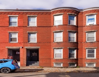46 Saxton St, Boston, Massachusetts, 5 Bedrooms Bedrooms, 12 Rooms Rooms,3 BathroomsBathrooms,Residential Income,For Sale,Saxton St,73530421