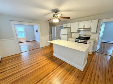 8 Arthur St, Salem, Massachusetts, 3 Bedrooms Bedrooms, 5 Rooms Rooms,1 BathroomBathrooms,Residential Lease,For Rent,Arthur St,73530817