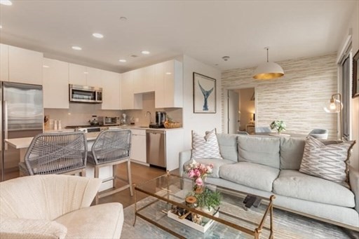 45 Lewis St, Boston, Massachusetts, 2 Bedrooms Bedrooms, 4 Rooms Rooms,1 BathroomBathrooms,Residential,For Sale,Lewis St,73530679