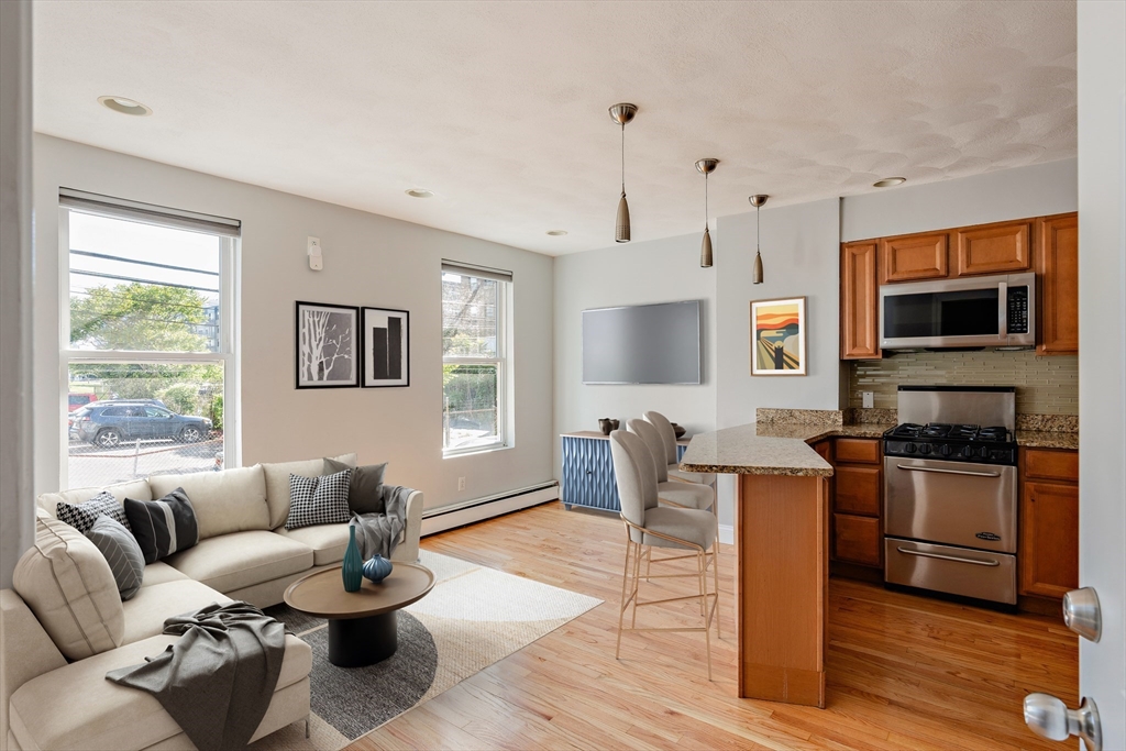 30 Haynes St, Boston, Massachusetts, 1 Bedroom Bedrooms, 3 Rooms Rooms,1 BathroomBathrooms,Residential,For Sale,Haynes St,73530701