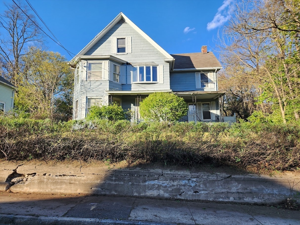 156 Grattan St, Chicopee, Massachusetts, 4 Bedrooms Bedrooms, 10 Rooms Rooms,2 BathroomsBathrooms,Residential Income,For Sale,Grattan St,73530714