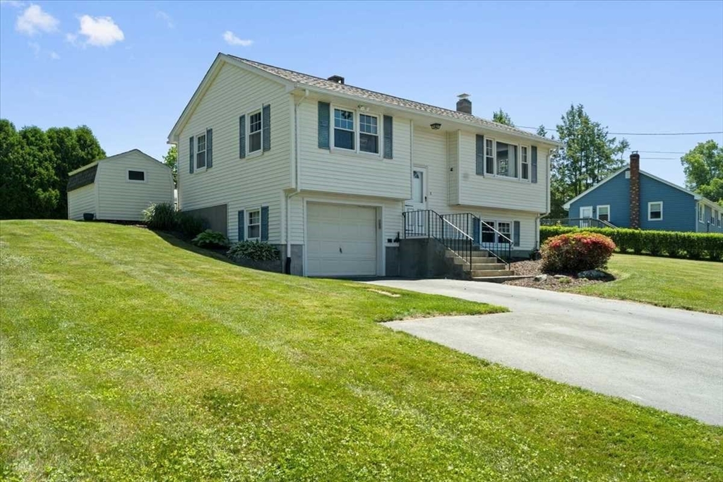 77 Marc Ave, Southbridge, Massachusetts, 2 Bedrooms Bedrooms, 6 Rooms Rooms,1 BathroomBathrooms,Residential,For Sale,Marc Ave,73530502