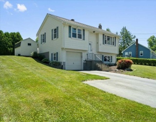 77 Marc Ave, Southbridge, Massachusetts, 2 Bedrooms Bedrooms, 6 Rooms Rooms,1 BathroomBathrooms,Residential,For Sale,Marc Ave,73530502