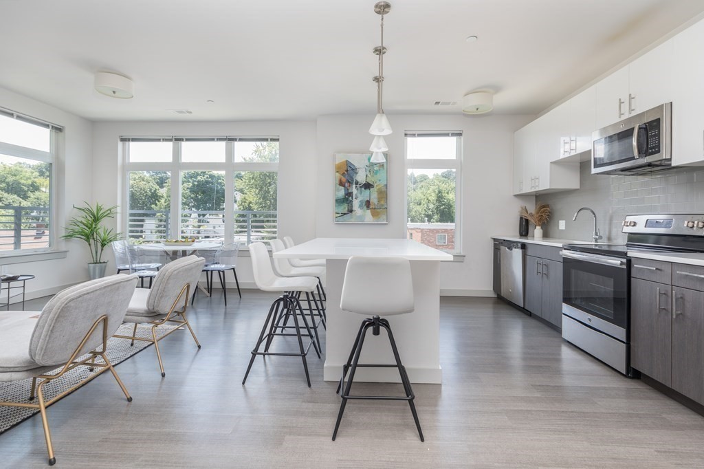99 Tremont St, Boston, Massachusetts, 2 Bedrooms Bedrooms, 4 Rooms Rooms,2 BathroomsBathrooms,Residential,For Sale,Tremont St,73530724