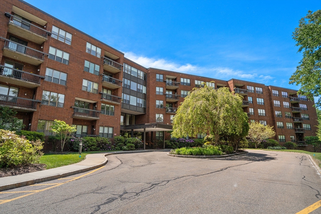 210 Nahanton St, Newton, Massachusetts, 2 Bedrooms Bedrooms, 5 Rooms Rooms,2 BathroomsBathrooms,Residential,For Sale,Nahanton St,73529571