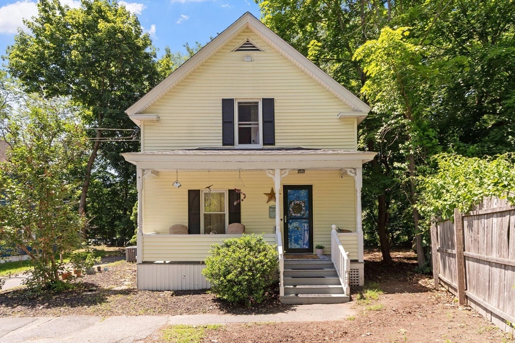 24 Bennett Pl, Leominster, Massachusetts, 3 Bedrooms Bedrooms, 6 Rooms Rooms,1 BathroomBathrooms,Residential,For Sale,Bennett Pl,73530877