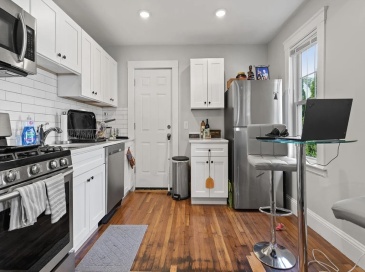 79 Farrington St, Quincy, Massachusetts, 1 Bedroom Bedrooms, 2 Rooms Rooms,1 BathroomBathrooms,Residential Lease,For Rent,Farrington St,73530900 79 Farrington St, Quincy, Massachusetts, 1 Bedroom Bedrooms, 2 Rooms Rooms,1 BathroomBathrooms,Residential Lease,For Rent,Farrington St,73530900