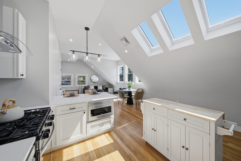 174 Walnut Street, Somerville, Massachusetts, 2 Bedrooms Bedrooms, 5 Rooms Rooms,2 BathroomsBathrooms,Residential,For Sale,Walnut Street,73530915