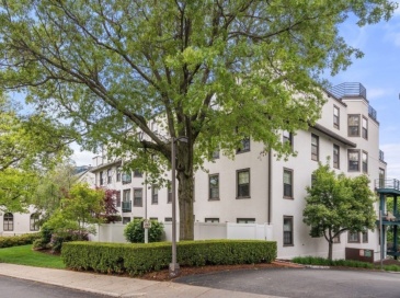 227 Summit Ave, Brookline, Massachusetts, 2 Bedrooms Bedrooms, 5 Rooms Rooms,2 BathroomsBathrooms,Residential,For Sale,Summit Ave,73530942