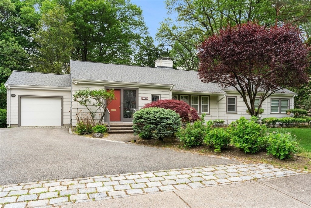 140 Paulson Rd, Newton, Massachusetts, 4 Bedrooms Bedrooms, 8 Rooms Rooms,3 BathroomsBathrooms,Residential Lease,For Rent,Paulson Rd,73530950