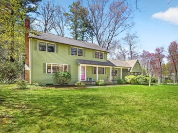 14 Beverly Rd, Bedford, Massachusetts, 4 Bedrooms Bedrooms, 9 Rooms Rooms,2.5 BathroomsBathrooms,Residential,For Sale,Beverly Rd,73509562