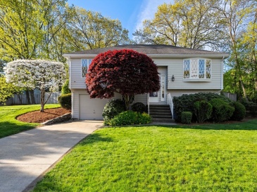 14 Eugene Rd, Burlington, Massachusetts, 2 Bedrooms Bedrooms, 7 Rooms Rooms,1.5 BathroomsBathrooms,Residential,For Sale,Eugene Rd,73518193