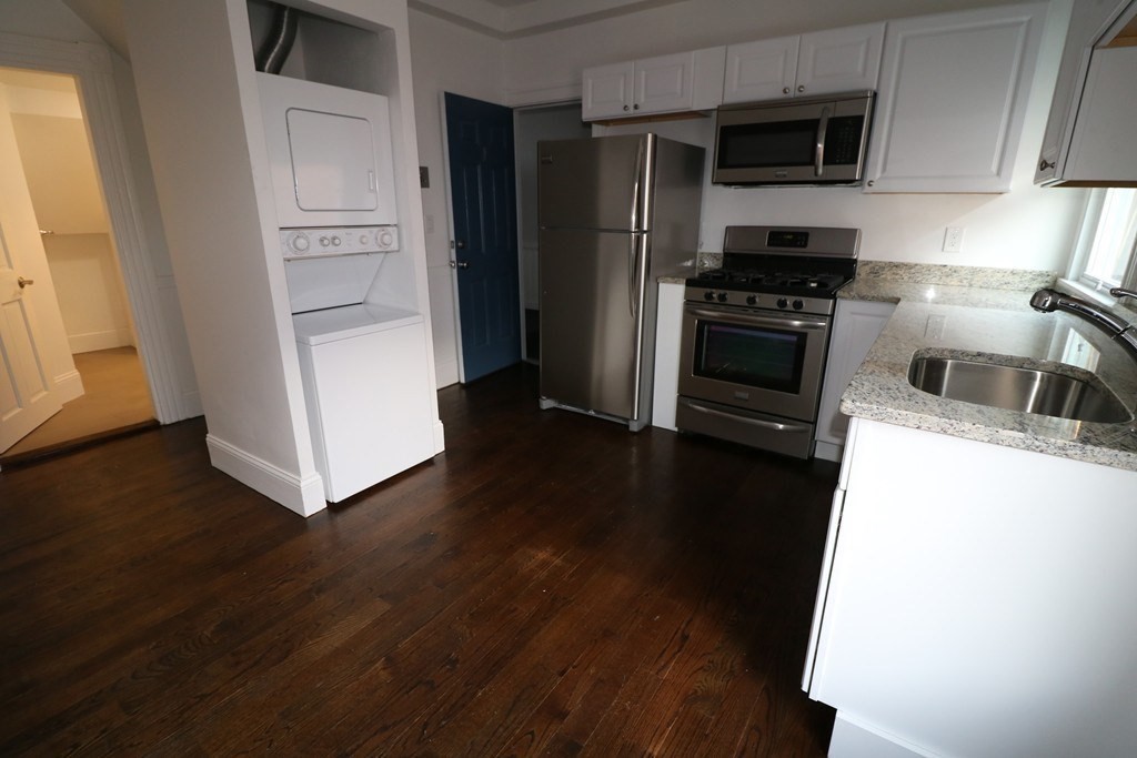 298 Windsor St, Cambridge, Massachusetts, 3 Bedrooms Bedrooms, 5 Rooms Rooms,1 BathroomBathrooms,Residential Lease,For Rent,Windsor St,73513113