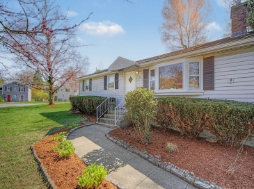 29 Greenleaf Cir, Framingham, Massachusetts, 5 Bedrooms Bedrooms, 9 Rooms Rooms,2 BathroomsBathrooms,Residential,For Sale,Greenleaf Cir,73508228