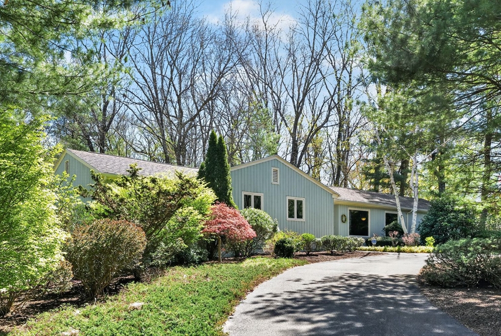 127 Inverness Ln, Longmeadow, Massachusetts, 4 Bedrooms Bedrooms, 7 Rooms Rooms,3 BathroomsBathrooms,Residential,For Sale,Inverness Ln,73508265