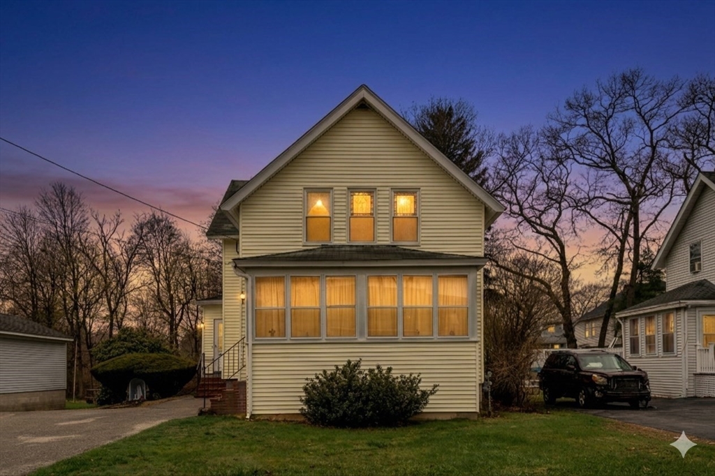 22 Elm Street, Methuen, Massachusetts, 3 Bedrooms Bedrooms, 6 Rooms Rooms,1.5 BathroomsBathrooms,Residential,For Sale,Elm Street,73503419