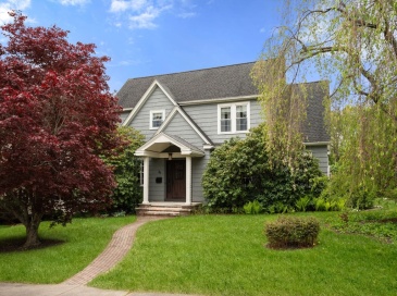 26 Lexington Ave, Holyoke, Massachusetts, 4 Bedrooms Bedrooms, 9 Rooms Rooms,2.5 BathroomsBathrooms,Residential,For Sale,Lexington Ave,73531039