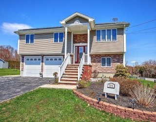 794 County, Seekonk, Massachusetts, 3 Bedrooms Bedrooms, 6 Rooms Rooms,2.5 BathroomsBathrooms,Residential,For Sale,County,73503086