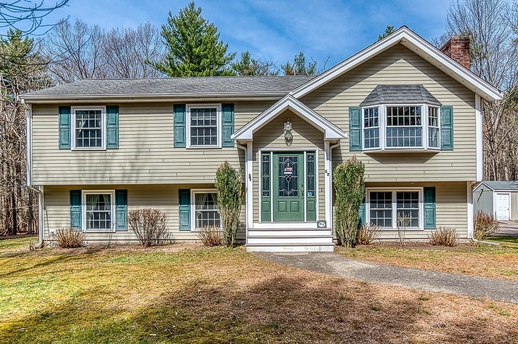 57 Sofia Rd, Stoughton, Massachusetts, 3 Bedrooms Bedrooms, 6 Rooms Rooms,2 BathroomsBathrooms,Residential,For Sale,Sofia Rd,73506029