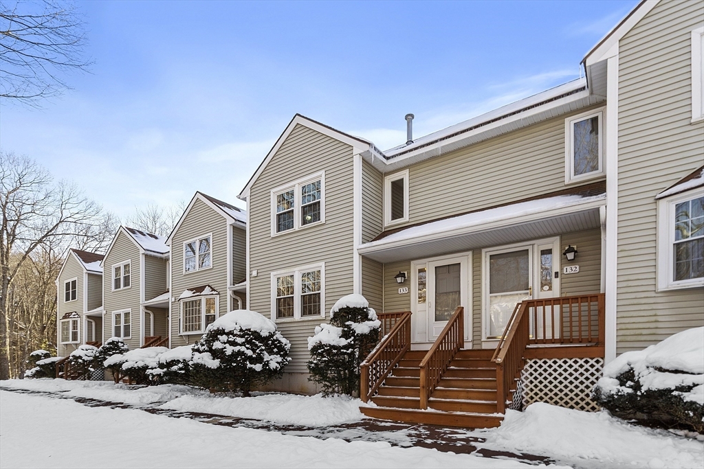 133 Patrick Road, Tewksbury, Massachusetts, 2 Bedrooms Bedrooms, 5 Rooms Rooms,1.5 BathroomsBathrooms,Residential,For Sale,Patrick Road,73469557