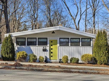 43 Sparhawk Street, Amesbury, Massachusetts, 1 Bedroom Bedrooms, 5 Rooms Rooms,1 BathroomBathrooms,Residential,For Sale,Sparhawk Street,73498725