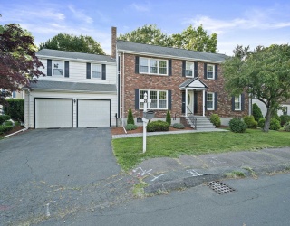 20 Cherry Ln, Braintree, Massachusetts, 6 Bedrooms Bedrooms, 13 Rooms Rooms,4 BathroomsBathrooms,Residential,For Sale,Cherry Ln,73530434