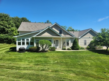 4 Apple Seed Drive, Shrewsbury, Massachusetts, 2 Bedrooms Bedrooms, 6 Rooms Rooms,2.5 BathroomsBathrooms,Residential,For Sale,Apple Seed Drive,73530647