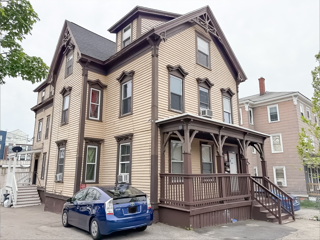 127 Austin St, Worcester, Massachusetts, 9 Bedrooms Bedrooms, 18 Rooms Rooms,3 BathroomsBathrooms,Residential Income,For Sale,Austin St,73530884