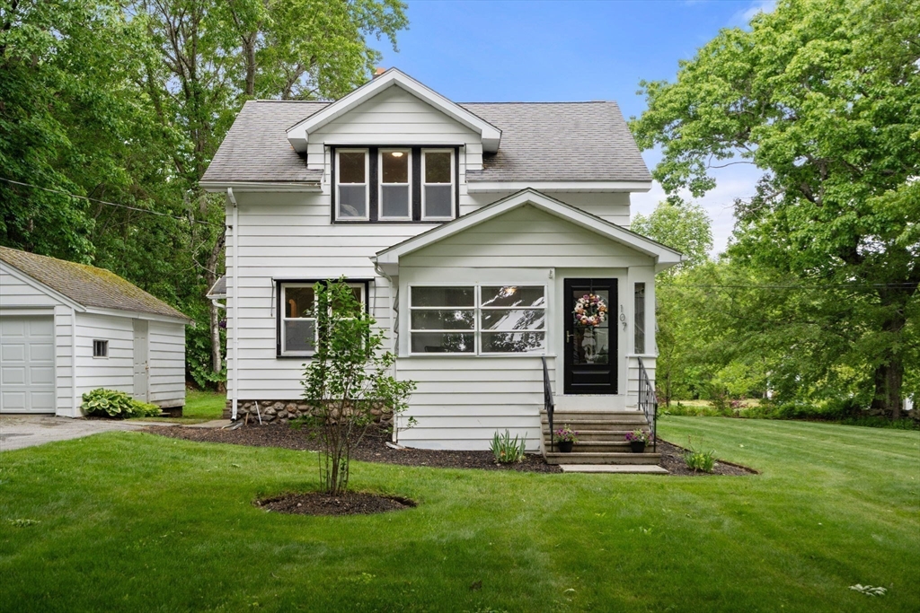 107 Winter Hill Rd, Holden, Massachusetts, 2 Bedrooms Bedrooms, 7 Rooms Rooms,1.5 BathroomsBathrooms,Residential,For Sale,Winter Hill Rd,73530786