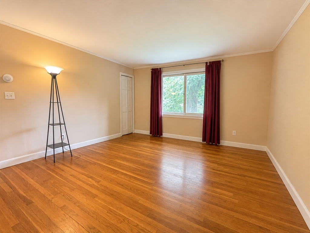53 Lionel Ave, Waltham, Massachusetts, 2 Bedrooms Bedrooms, 4 Rooms Rooms,1 BathroomBathrooms,Residential Lease,For Rent,Lionel Ave,73531084