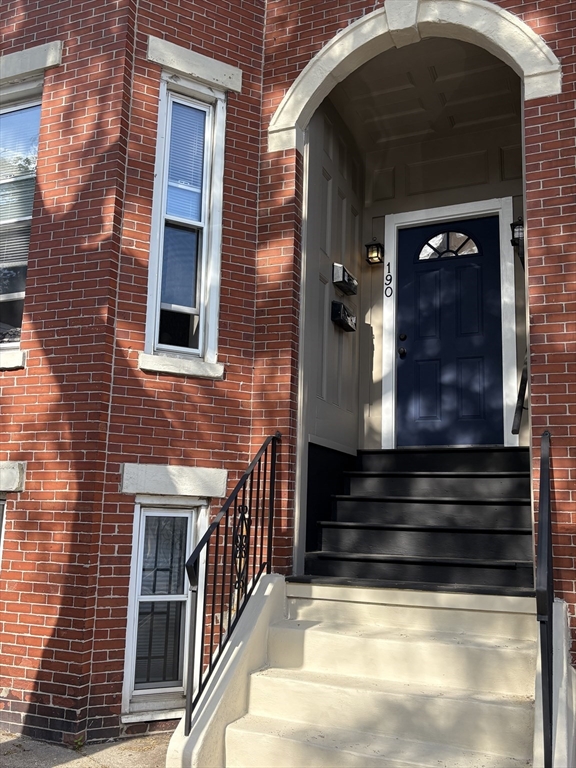 190 I Street, Boston, Massachusetts, 5 Bedrooms Bedrooms, 13 Rooms Rooms,2.5 BathroomsBathrooms,Residential Income,For Sale,I Street,73530963