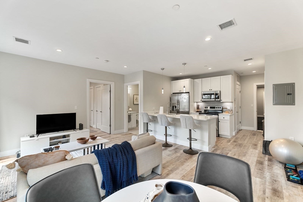 1457 Tremont Street, Boston, Massachusetts, 1 Bedroom Bedrooms, 3 Rooms Rooms,1 BathroomBathrooms,Residential Lease,For Rent,Tremont Street,73531121
