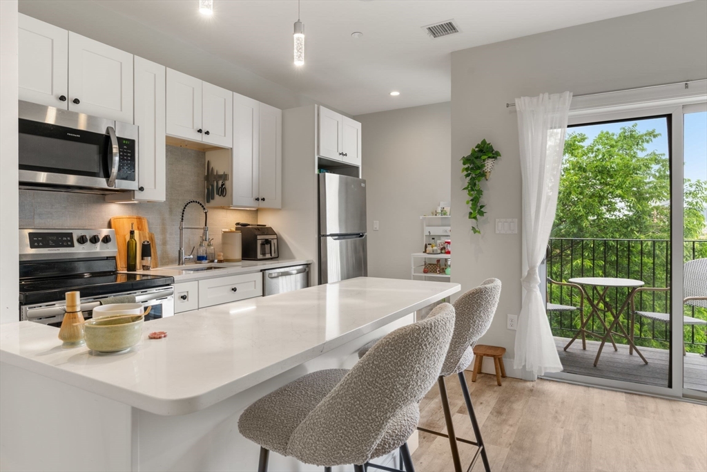 1457 Tremont Street, Boston, Massachusetts, 1 Bedroom Bedrooms, 3 Rooms Rooms,1 BathroomBathrooms,Residential Lease,For Rent,Tremont Street,73531129