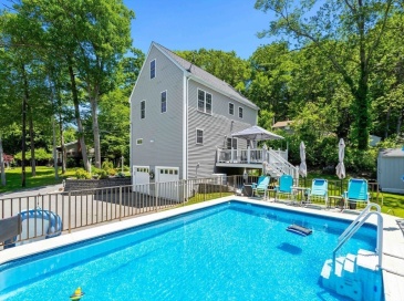 34 Amesbury Ave, Amesbury, Massachusetts, 3 Bedrooms Bedrooms, 6 Rooms Rooms,2.5 BathroomsBathrooms,Residential,For Sale,Amesbury Ave,73531060
