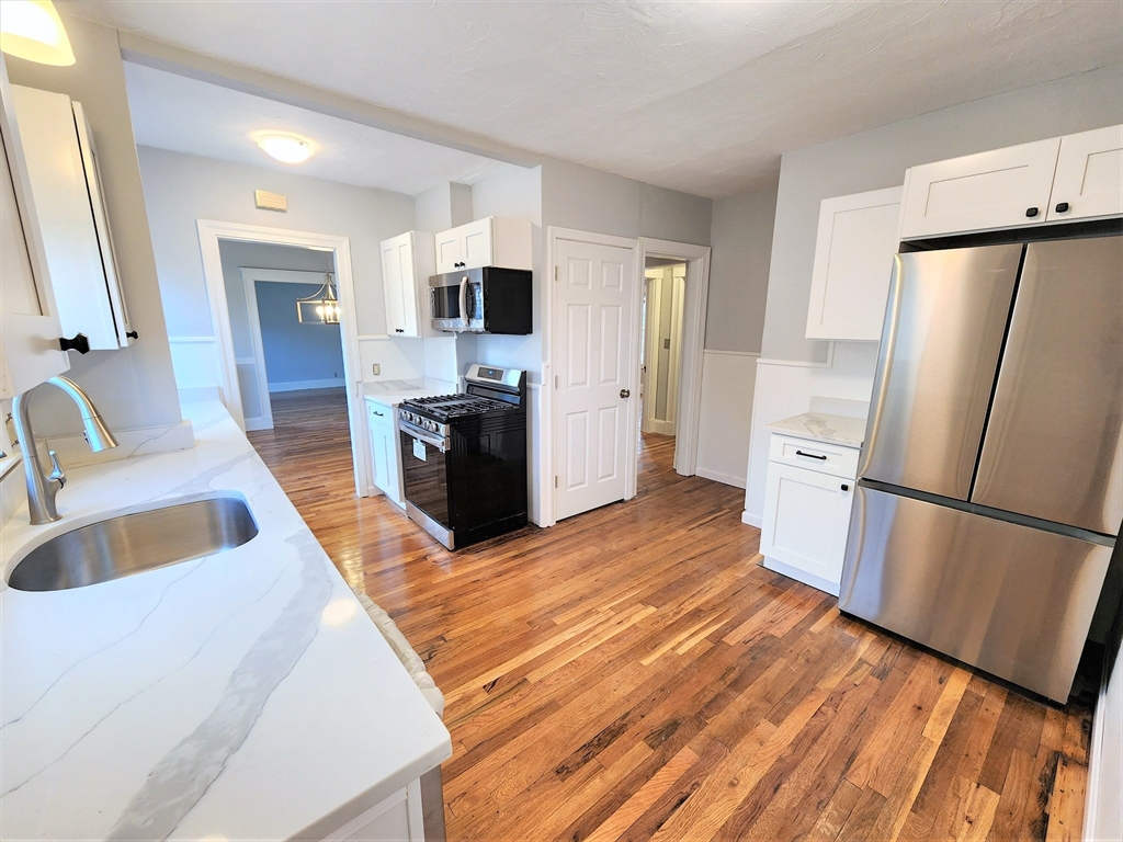 98 Irving St, Waltham, Massachusetts, 2 Bedrooms Bedrooms, 6 Rooms Rooms,1 BathroomBathrooms,Residential Lease,For Rent,Irving St,73531158